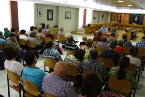 El grupo durante la reunión en el Ayuntamiento de El Ejido.