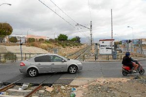 Paso a nivel de El Puche