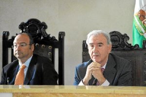 Juan Megino junto a Luis Rogelio Rodríguez-Comendador en un Pleno municipal. 