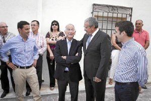 Gabriel Amat, en una visita anterior al municipio de Fines.