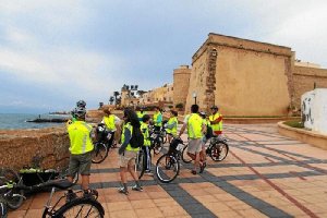 Los participantes en el Castillo de Santa Ana.