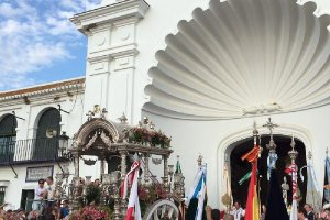Presentación en el Rocío ante la Blanca Paloma.