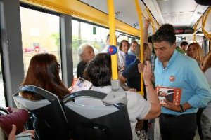 Miguel Cazorla en su itinerario en autobús
