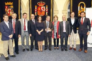 Foto de familia de la entrega del Premio Economía 2014.