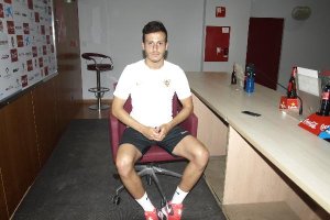 Espinosa posa para LA VOZ en rueda de prensa.