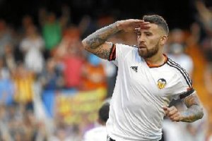 Otamendi tiene ofertas para salir del Valencia.