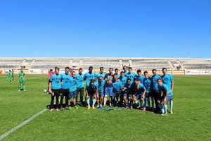 Los jugadores celestes saltaron al campo apoyando a su capitán.