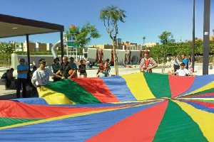 Los juegos tradicionales y la globoflexia a cargo de un par de piratas “muy simpáticos” amenizó el área Mar Mediterráneo del Parque.
