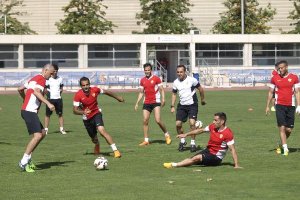 Sergi Barjuan participó en los rondos con los jugadores.