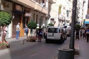 La Policía Local reduce a un inmigrante en el centro de Almería
