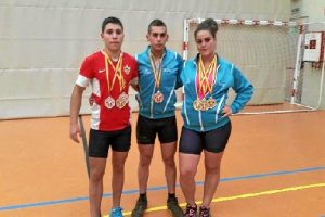 Los almerienses luciendo sus medallas.
