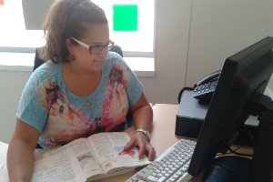 Begoña del Moral en la consulta de Vacunación Internacional.