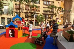 Niños disfrutando de las zonas infantiles de la Plaza de San Pedro