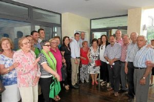 Juanma Moreno en su visita al municipio.