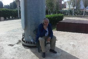 Alfonso García viendo el entreno.