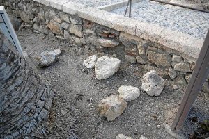 Rocas desprendidas de La Alcazaba