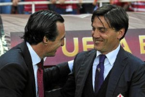 Emery se saluda con Montella.