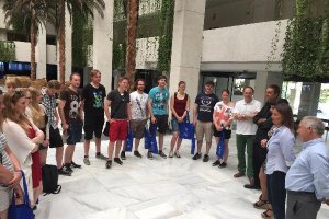 los estudiantes alemanes, en el hotel junto a la concejala de Turismo.  