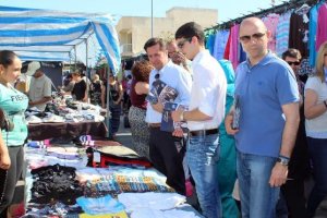 Visita de Francisco Góngora al mercadillo de El Ejido.