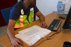 Un agente de la Policía Nacional.