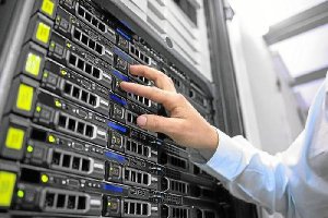 Distintos servidores en una empresa.