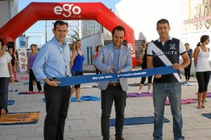 Corte de la cinta para un maratón solidario.