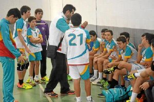 Alex Criado dando instrucciones a sus muchachos.