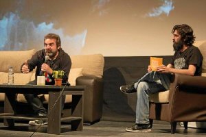 Gervasio Iglesias junto a Ángel Camacho, presentador de Cinejoven,ayer. (Foto: Priscila Hernández)