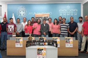 Foto de familia de organizadores y marcas participantes