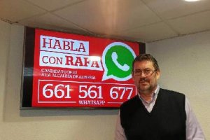 Rafael Esteban presentando el whatsapp