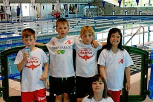 Los nadadores abderitanos dieron la talla en Vélez Málaga.