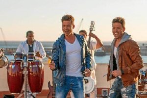 Escena del audiovisual con el Puerto de Almería al fondo.