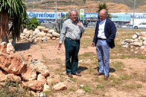 Bonilla y Jiménez en la rotonda del Viapark.