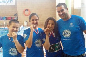 Los pequeños nadadores.