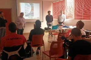 Los alumnos en la presentación de los cursos.