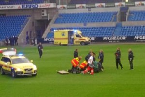 Las asistencias llegaron al mismo terreno de juego oara reanimar al jugador.