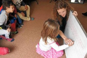 La almeriense Albertina Barceló dando clases en el Kathmandu Jazz Conservatory.