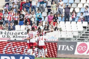 Fiesta tras el gol de Thievy.