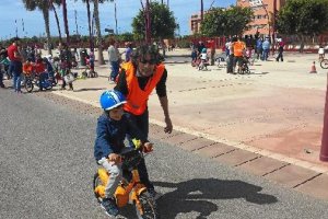 Pequeños y mayores se lo pasaron en grande ayer domingo en el recinto ferial de Almería.