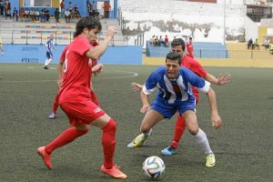 El equipo celeste ha vestido de rojo en Melilla.