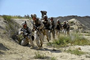 Soldados norteamericanos durante el Ejercicio Mañobre 2014 en Viator. 