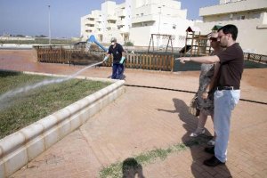 Tareas de fumigación en La Cañada.