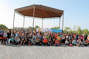 El concejal de Deportes, Juanjo Alonso, con los deportistas.