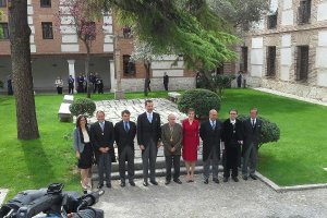 Posado institucional tras la entrega del Cervantes.