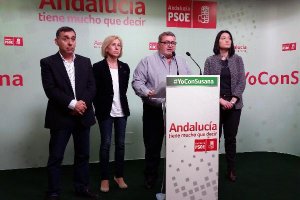 El candidato a la Alcaldía en rueda de prensa, ayer.