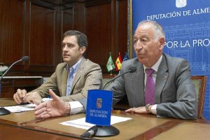 Castellón y Amat, ayer, durante la presentación del plan de eficiencia energética.