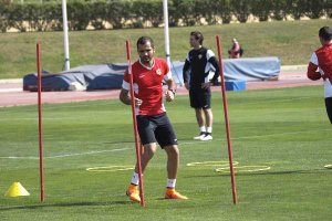 José Verza haciendo el calentamiento.