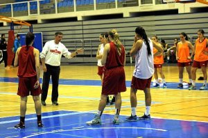 Paco Rueda quiere mantener el bloque y crecer con estas jugadoras.