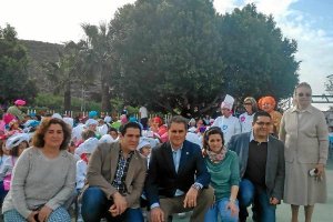 Organizadores de las jornadas, junto al alcalde y al masterchef Juan Manuel Sánchez.