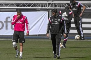 Benzema no podrá jugar contra el Almería en el Bernabéu.